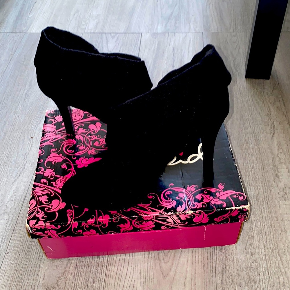 I’m selling shoes